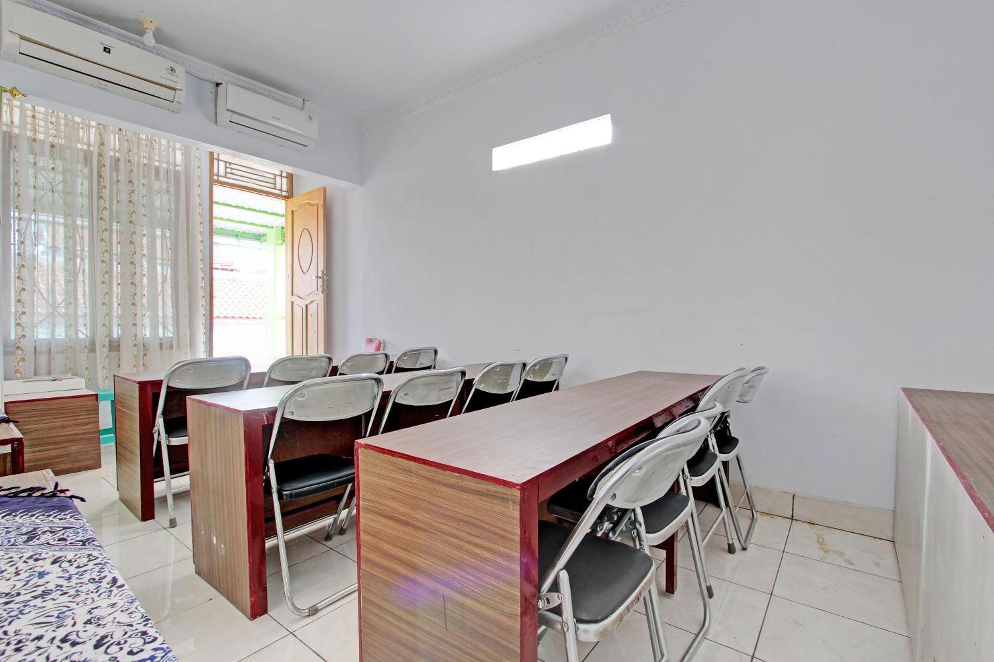 Capital O 92929 Hotel New Tirta Kencana Syariah Tegal  Exterior photo